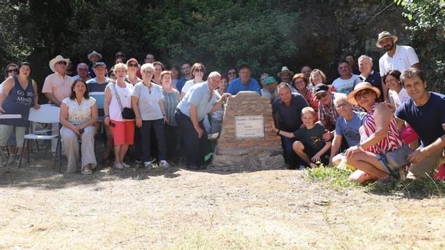 Los vecinos y colaboradores inauguraron la restauración de este  enclave emblemático del pueblo.  | SERVICIO ESPECIAL