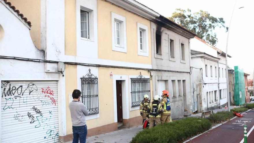 Incendio en una vivienda en la avenida de Arteixo