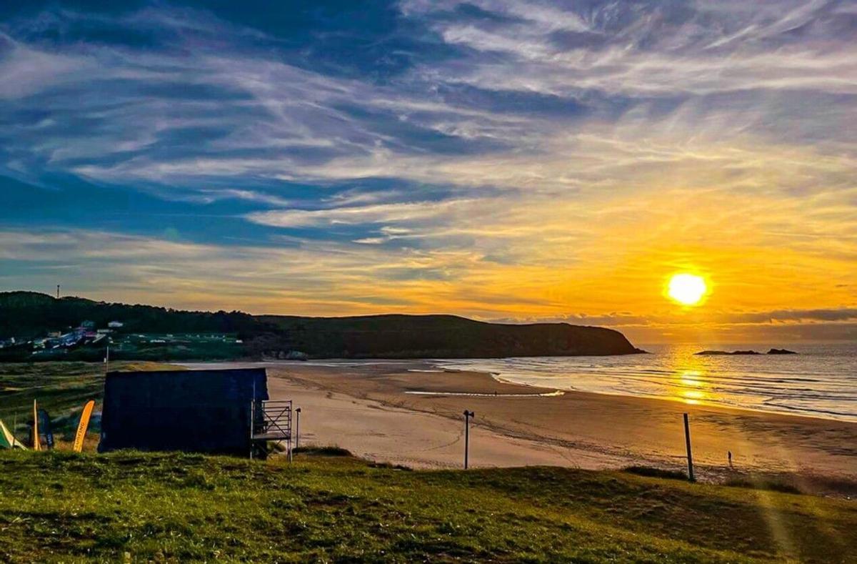 Atardecer en la playa de Pantín, Valdoviño.