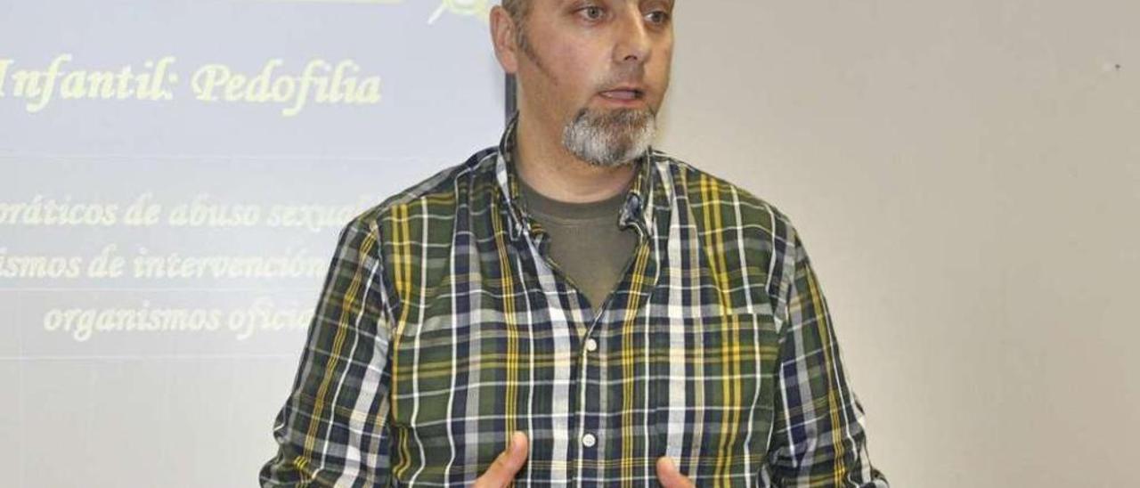 Francisco Javier Quiroga Paredes, ayer, en el centro asociado de la UNED en Pontevedra. // Santos Álvarez