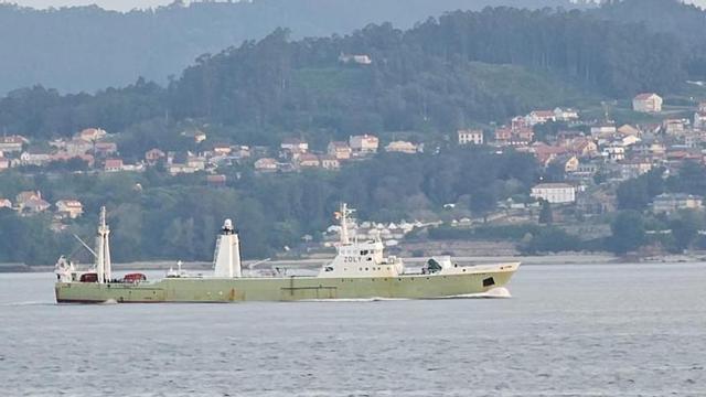 Uno de los arrastreros de Malvinas llegando a Vigo. | // C.L.