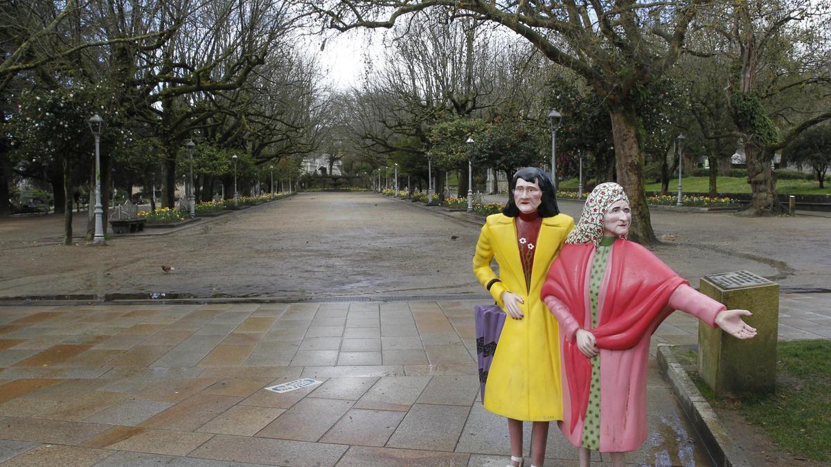 El suceso se produjo en las inmediaciones de la escultura de As Dúas Marías, en la Alameda de Santiago.