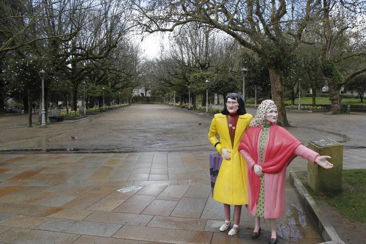 El suceso se produjo en las inmediaciones de la escultura de As Dúas Marías, en la Alameda de Santiago.