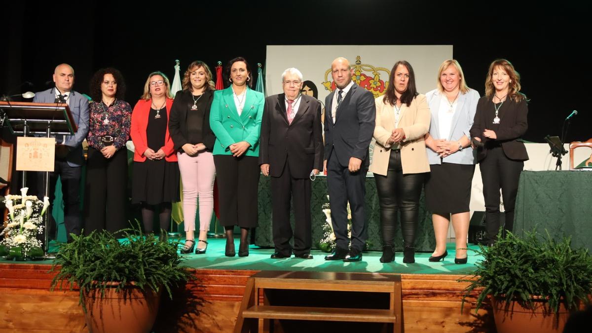 Foto de familia del acto de nombramiento del primer cronista oficial de La Guancha