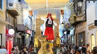 La Entrada Mora hace desfilar Bagdad por las calles de Elche