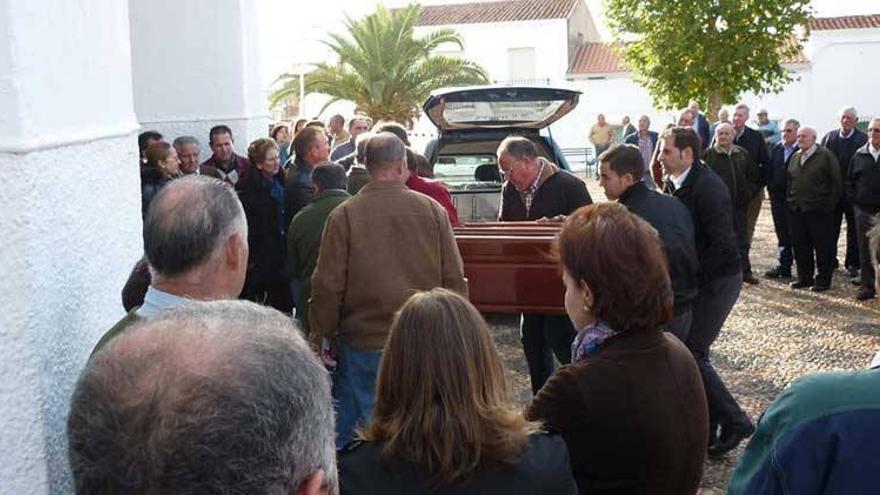 Cientos de personas acompañan a la familia de &#039;Nano Calzadilla&#039; en su adiós