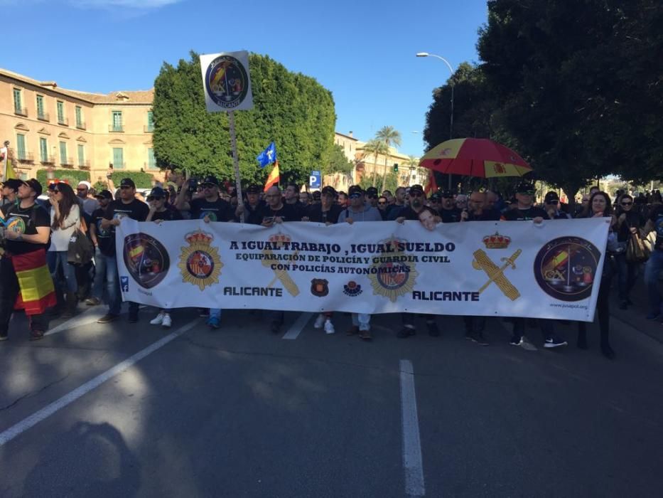 Agentes de Alicante en la protesta de Murcia.