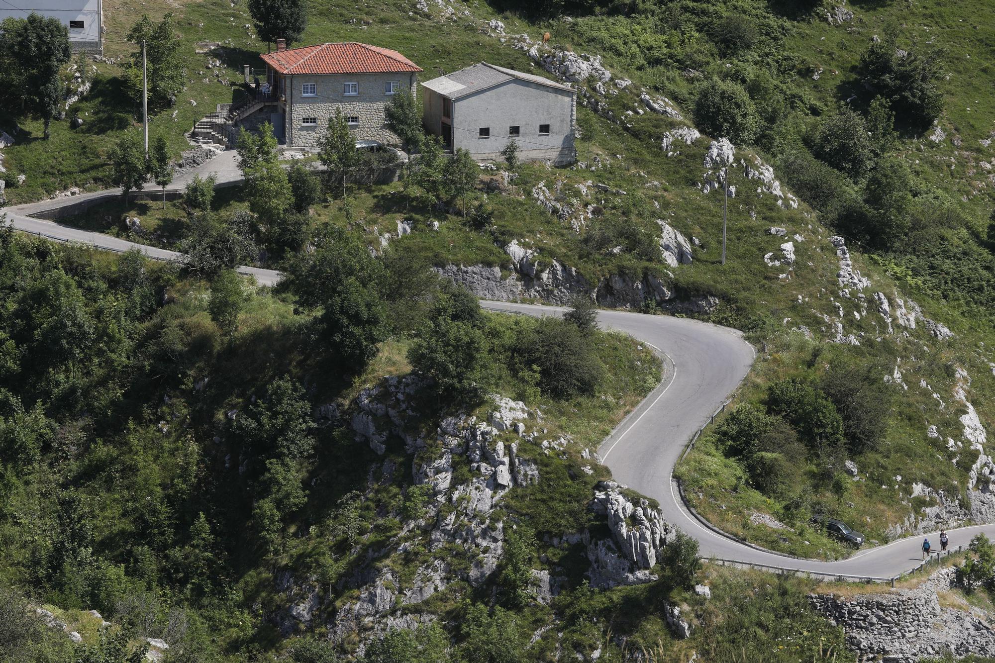 Sotres, un pueblo abrazado por las montañas