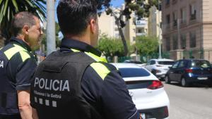 Dos agentes de la Policia Local de Vilanova i la Geltrú