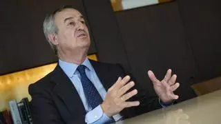 El Sabadell descarta buscar una fusión o la creación de un núcleo duro empresarial