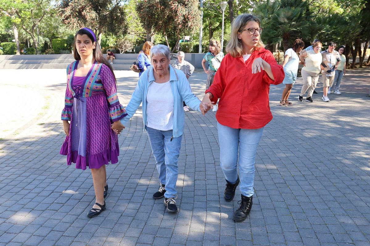 Una master class de modelaje en el Parque de la Paz, en imágenes