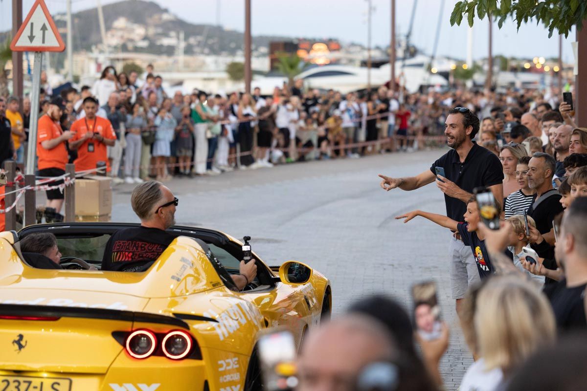 Todas las imágenes de los superdeportivos Gumball 3000 en Ibiza