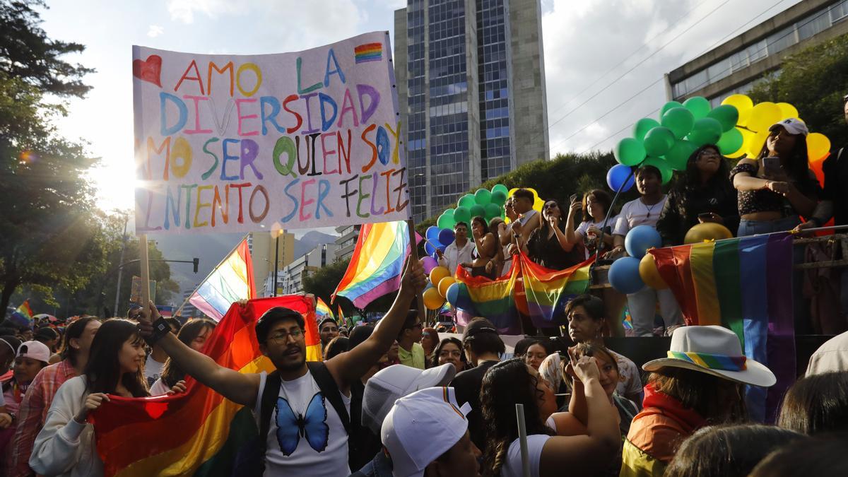 Marcha de colectivos de la comunidad LGTBI+ en Ecuador
