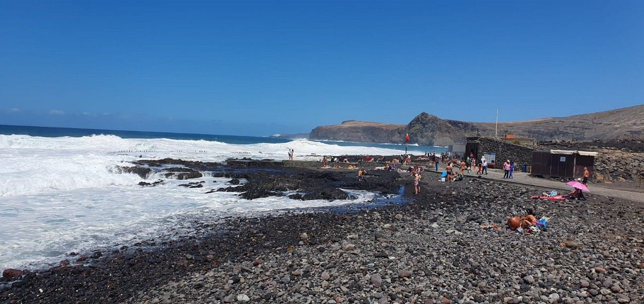Fuerte oleaje en la costa de Agaete, en Gran Canaria