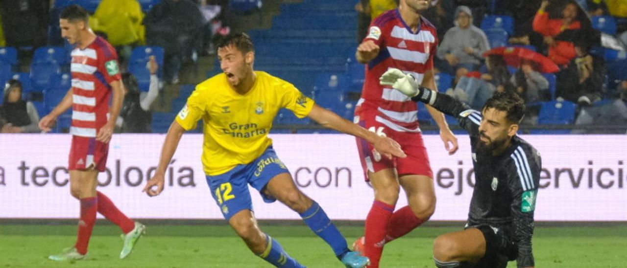 Enzo Loiodice, eufórico tras marcar el primer gol de la UD ante el Granada.