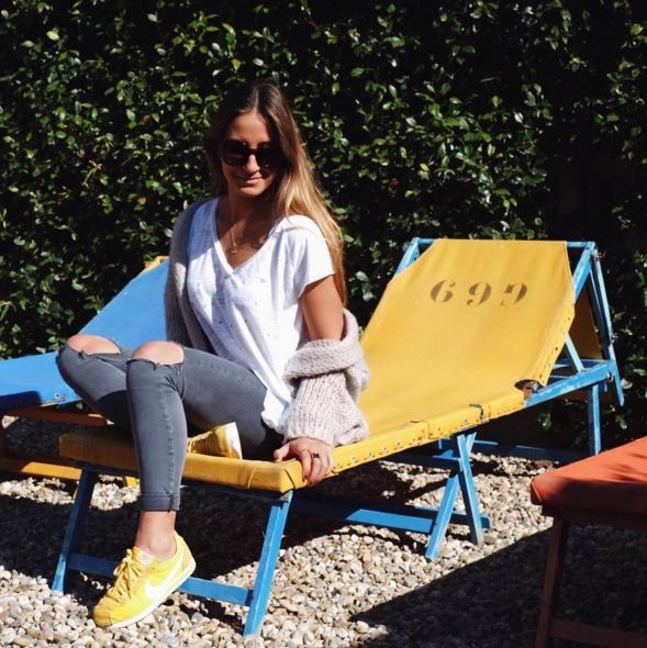 Así se llevan las Nike Cortez amarillas Instagram - Woman