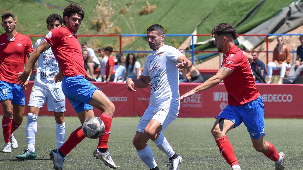 Una acción del último partido de la temporada.