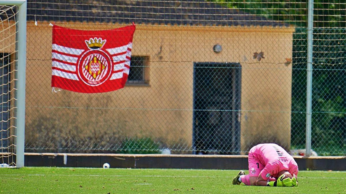 Jona, desfet després d’encaixar el gol que deixava el Girona B fora de la final de «play-off». | GIRONA FC