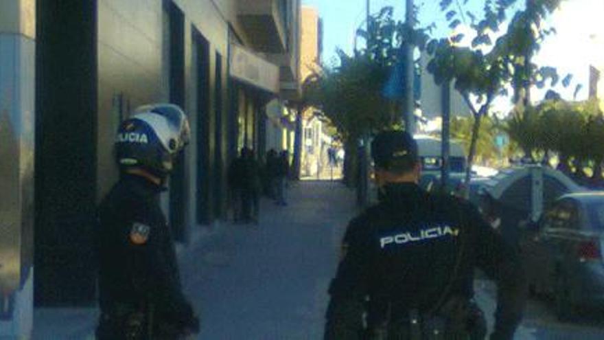 Detenido el atracador que tomó a varios rehenes en una sucursal de la CAM en Alicante