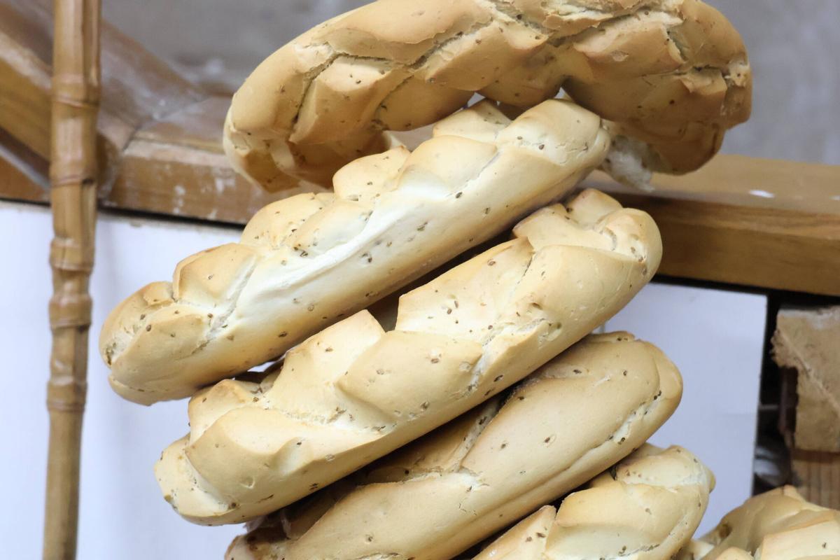 GALERÍA | Burros y roscas: la Cofradía del Cencerro sale por las calles de Zamora