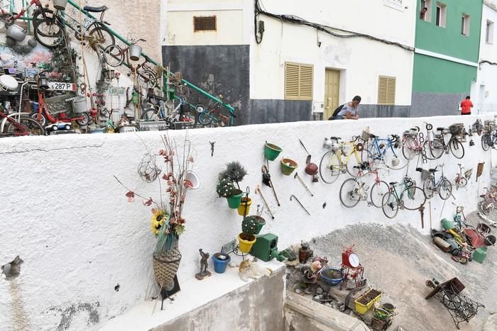 Decenas de bicicletas colgadas en San Roque
