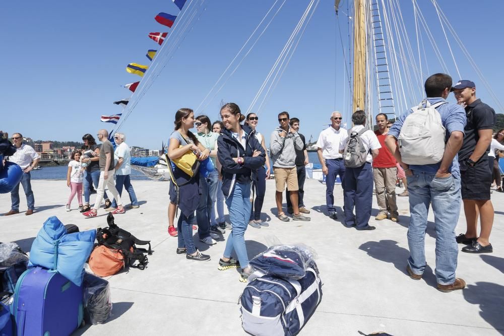 Visita al Creoula en la dársena de San Agustín