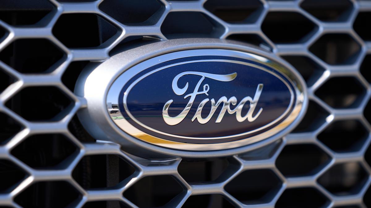 El logo de Ford.