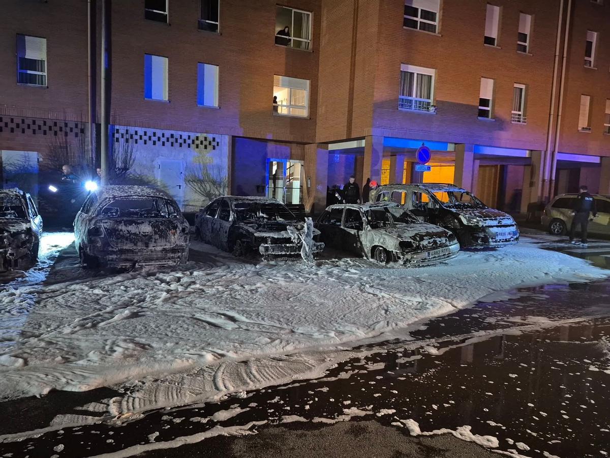 Los coches quemados.