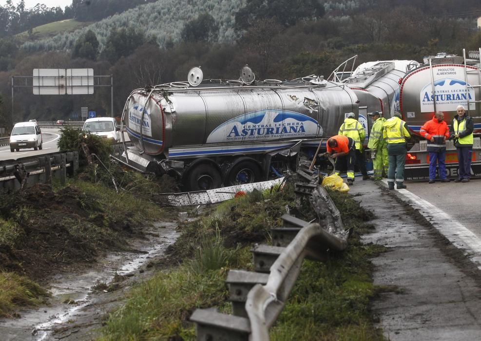 Un accidente en la "Y" provoca varios kilómetros de atasco  en dirección Oviedo