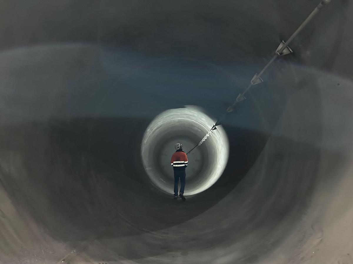 Inspección de uno de los depósitos