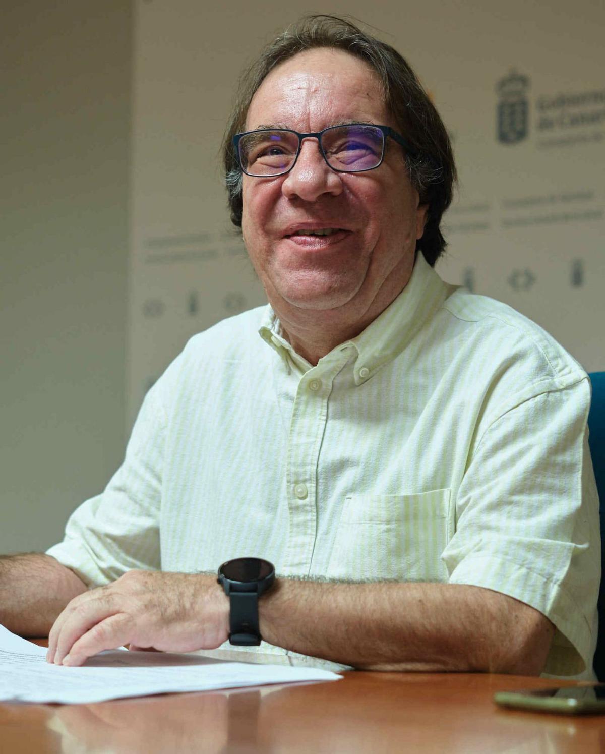 El doctor Amós García Rojas (Santa Cruz de Tenerife, 1954) es jefe de Epidemiología y Prevención de Canarias. | |