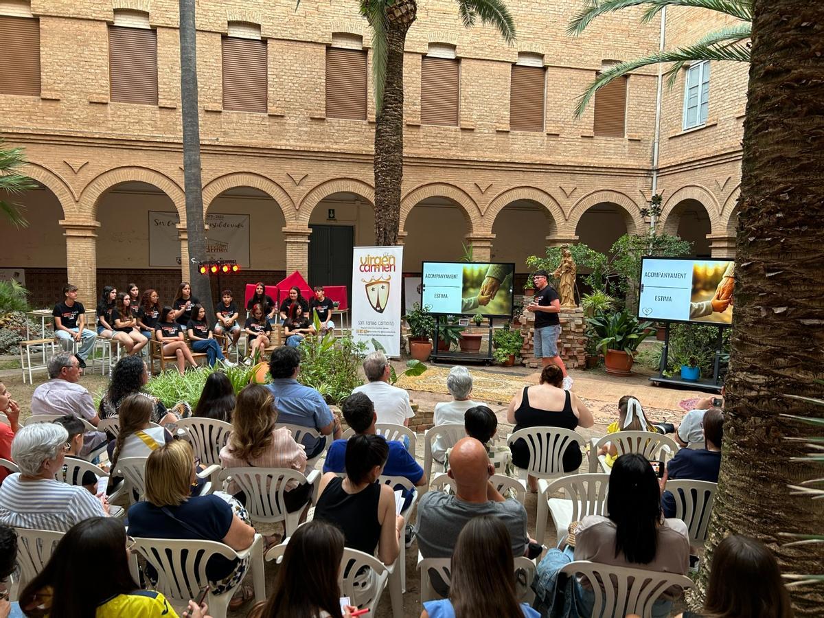 Fotogalería I El alumnado del colegio Virgen del Carmen de Vila-real celebra nueva edición del 'Carmel Talks'