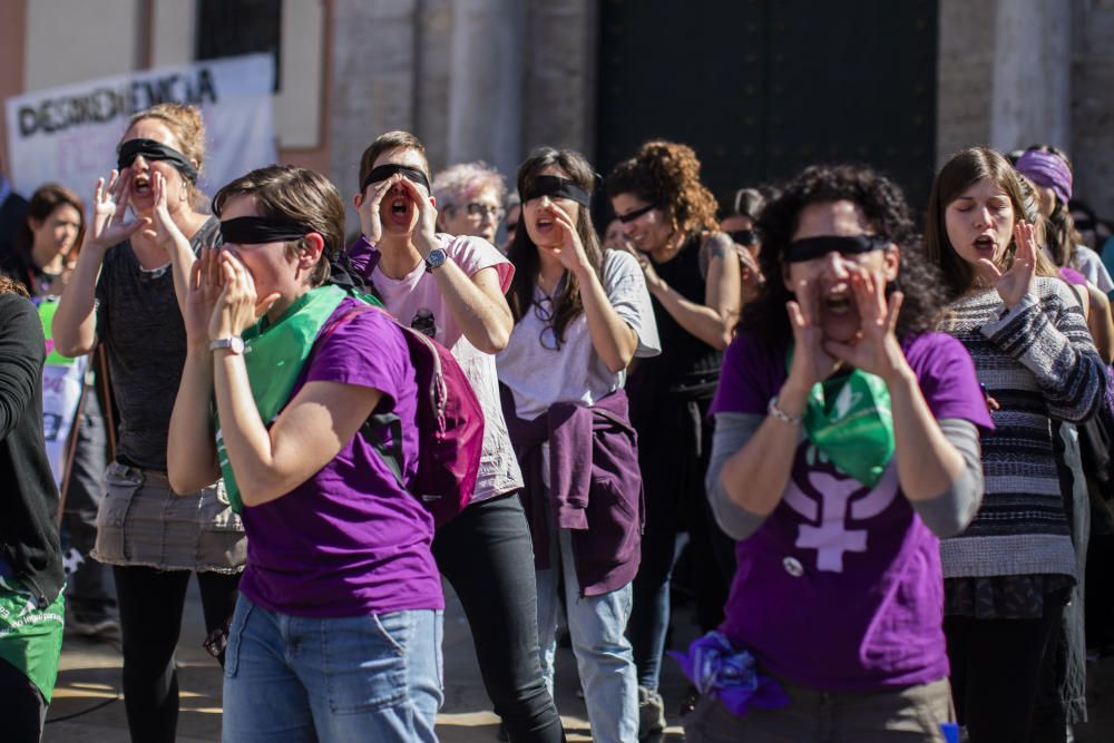 Actividades con motivo del 8M en la plaza de la Virgen