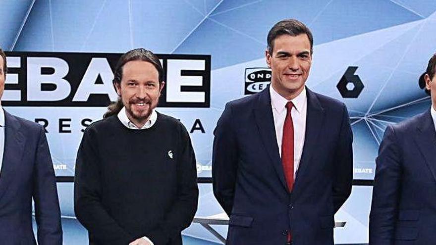 Pablo Casado, Pablo Iglesias, Pedro Sánchez i Albert Rivera, ahir, preparats per començar el segon debat electoral