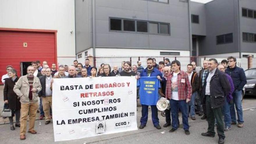 La protesta de ayer de la plantilla de Talleres Jesús Álvarez.