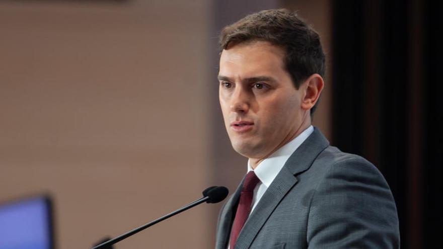 Albert Rivera pide &quot;dignidad y autonomía&quot; a Susana Díaz.