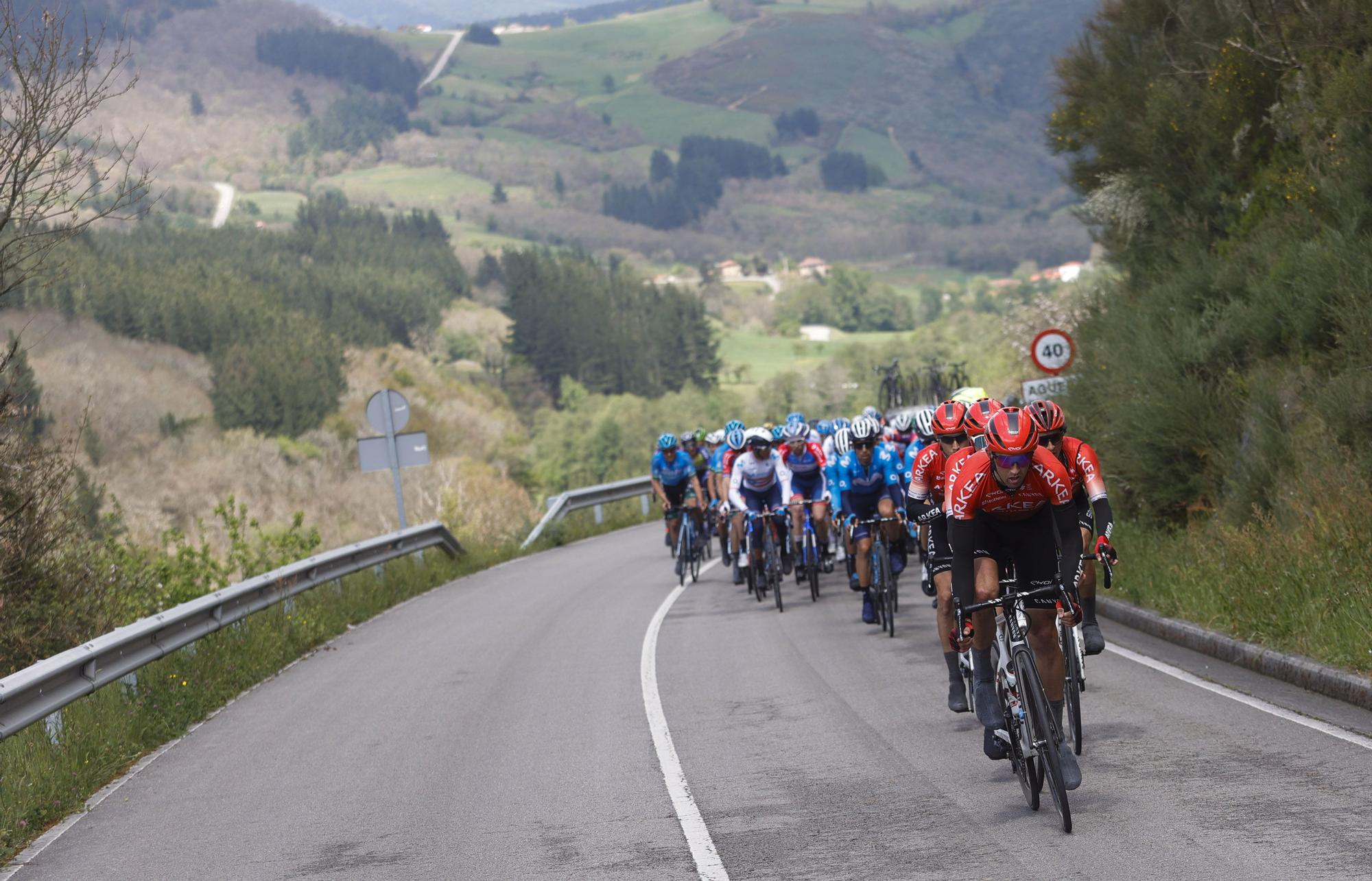 La segunda etapa de la Vuelta Ciclista a Asturias, en imágenes