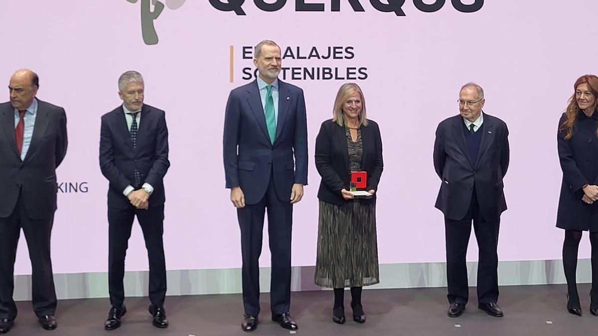 Carmen Urbano, CEO de Querqus, recibió el premio de manos del rey.