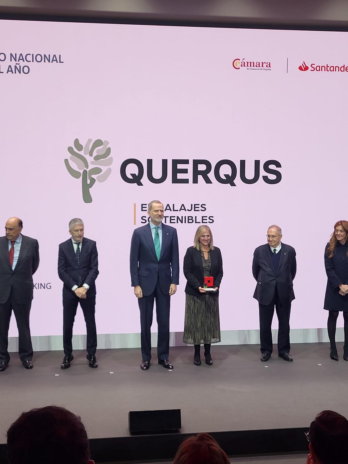 Carmen Urbano, CEO de Querqus, recibió el premio de manos del rey.
