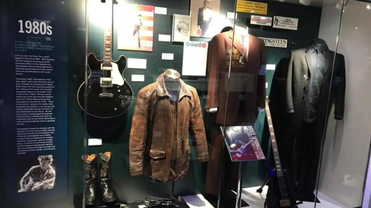 Objetos de Bruce Springsteen que atesora la colección del museo.