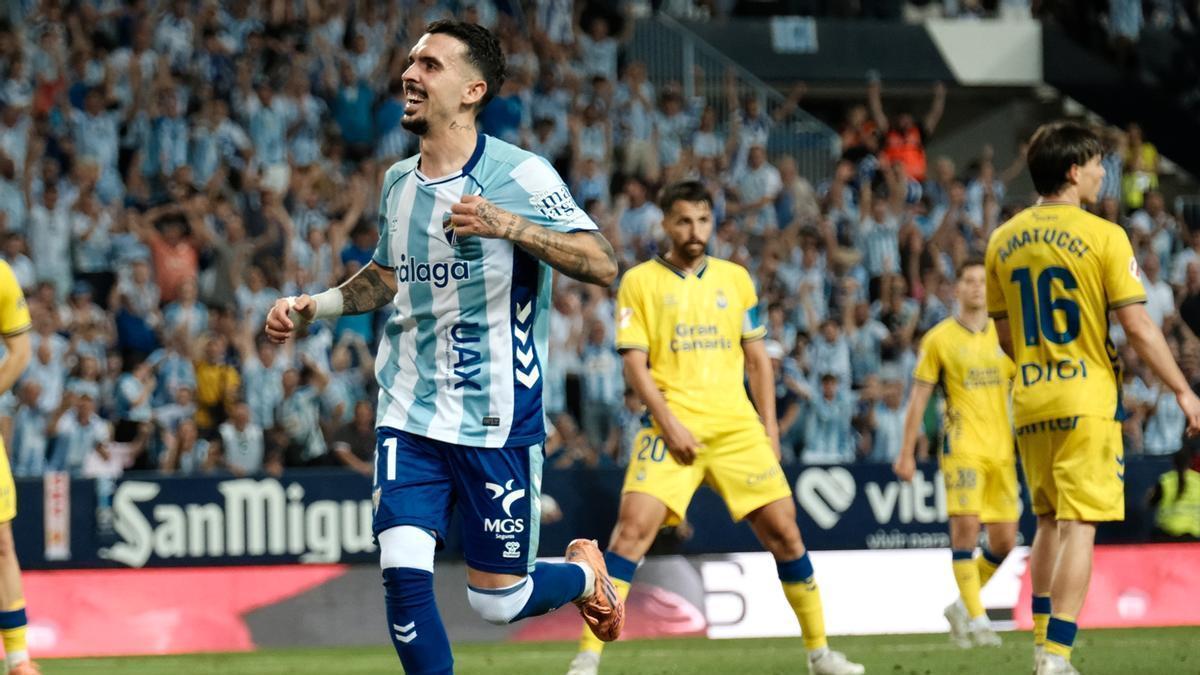 Joaquín Muñoz celebra el gol marcado por el Málaga a Las Palmas en la Rosaleda.