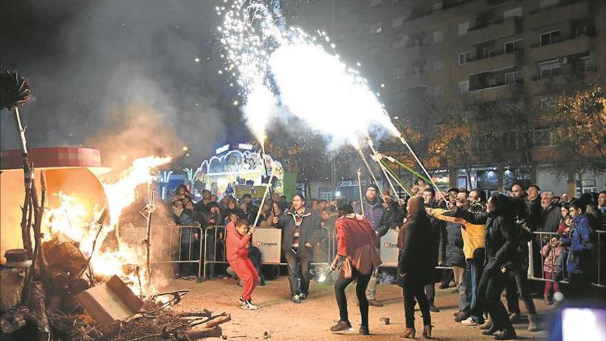 San Antón con hogueras   y una quedada perruna