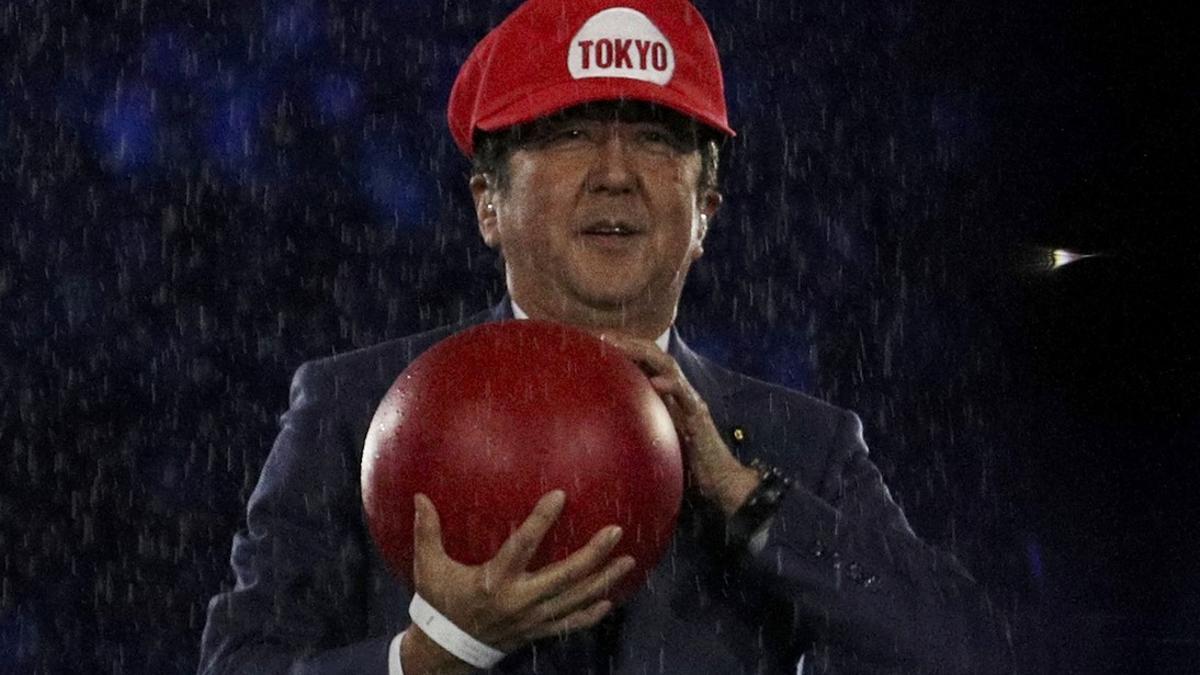 El primer ministro de japón, Shinzo Abe, esta madrugada, en Río de Janeiro.