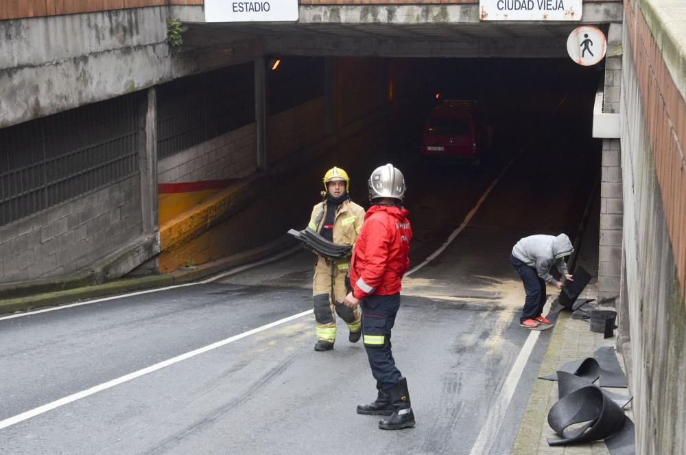 Camión atascado en el túnel de Juana de Vega