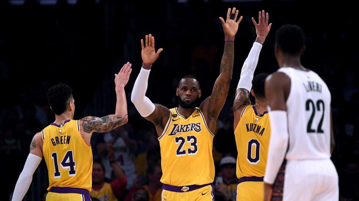 Los Lakers siguen un plan de entrenamiento desde casa
