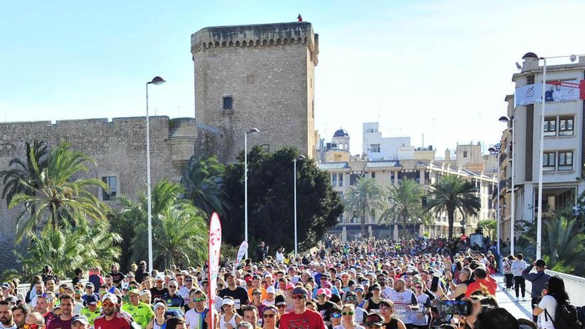 Imagen de la Media Maratón de Elche a su salida.