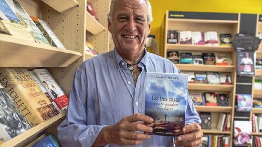 Mario Reyes, el escritor presenta su libro en Cáceres: «El gran déficit de la sociedad de hoy es que no nos han enseñado a soñar»