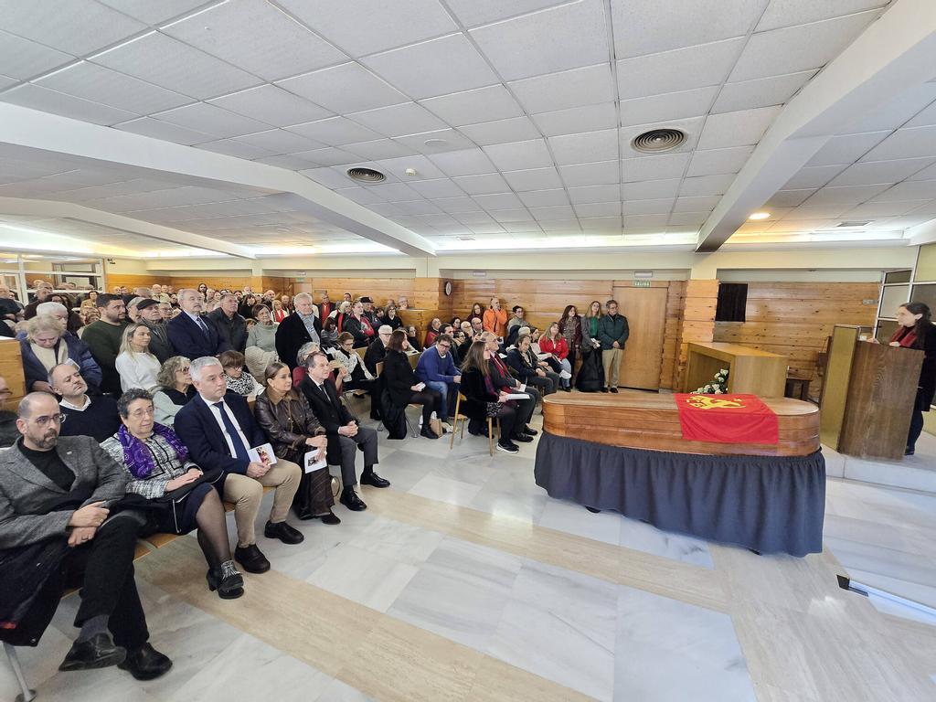 Vigo despide a Xesús Alonso Montero nun emotivo acto