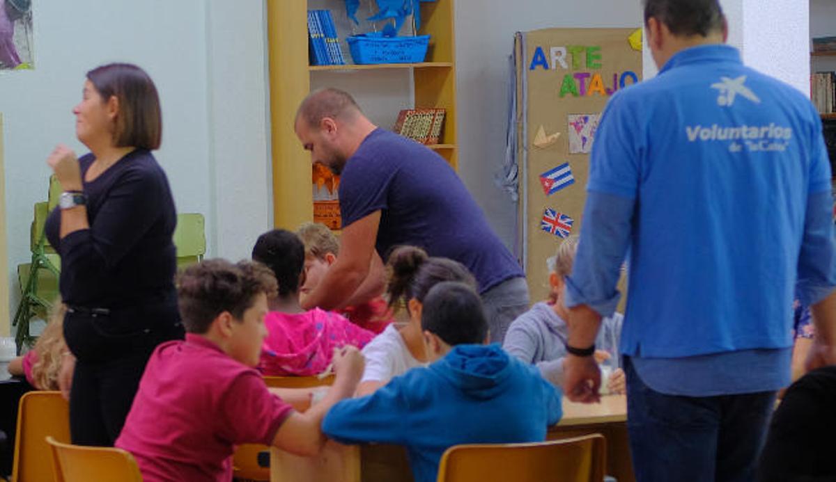 Las actividades de Voluntarios de la Caixa reunen desde actuales y anteriores empleados, además de familiares o amigos, a clientes y accionistas del grupo.