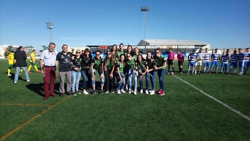 La tarde perfecta en Arroyo de la Luz con el fútbol y el voleibol